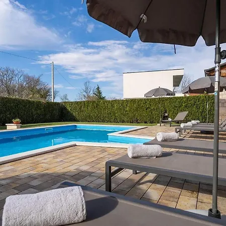 Apartman Nina 1 *