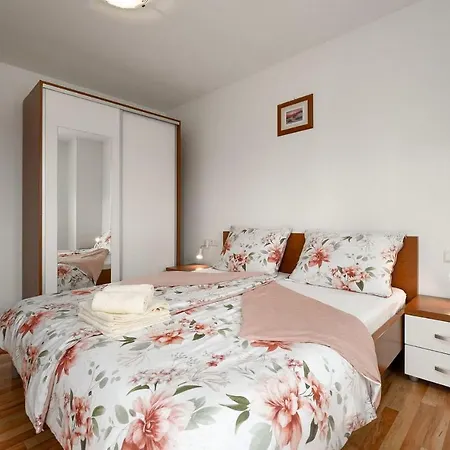 Apartman Nina 1 Apartment Porec