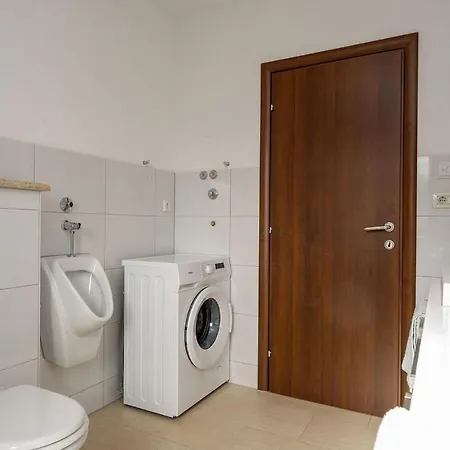 Apartman Nina 1 アパート