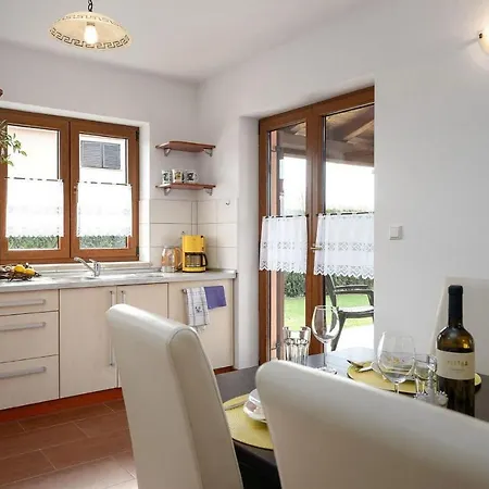 Apartman Nina 1 *