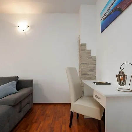 Apartman Apartman Nina 1 *